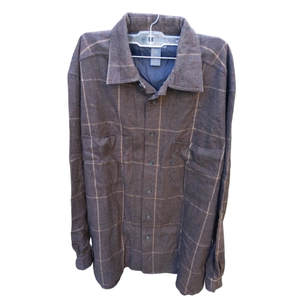 Van Heusen Long Sleeve Button Up Shirt Size L
